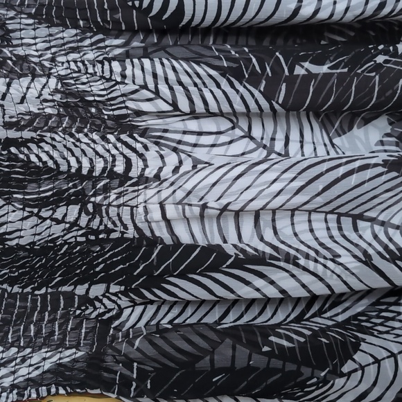 WHBM 100% silk Flowy Tropical Leaf print White /Black Halter Tube top - Picture 12 of 12